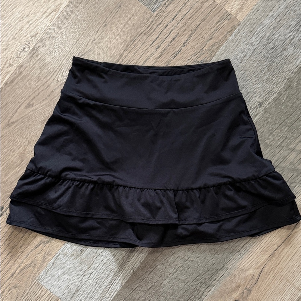 Crown & Ivy Black Women's Ruffled Active Skort